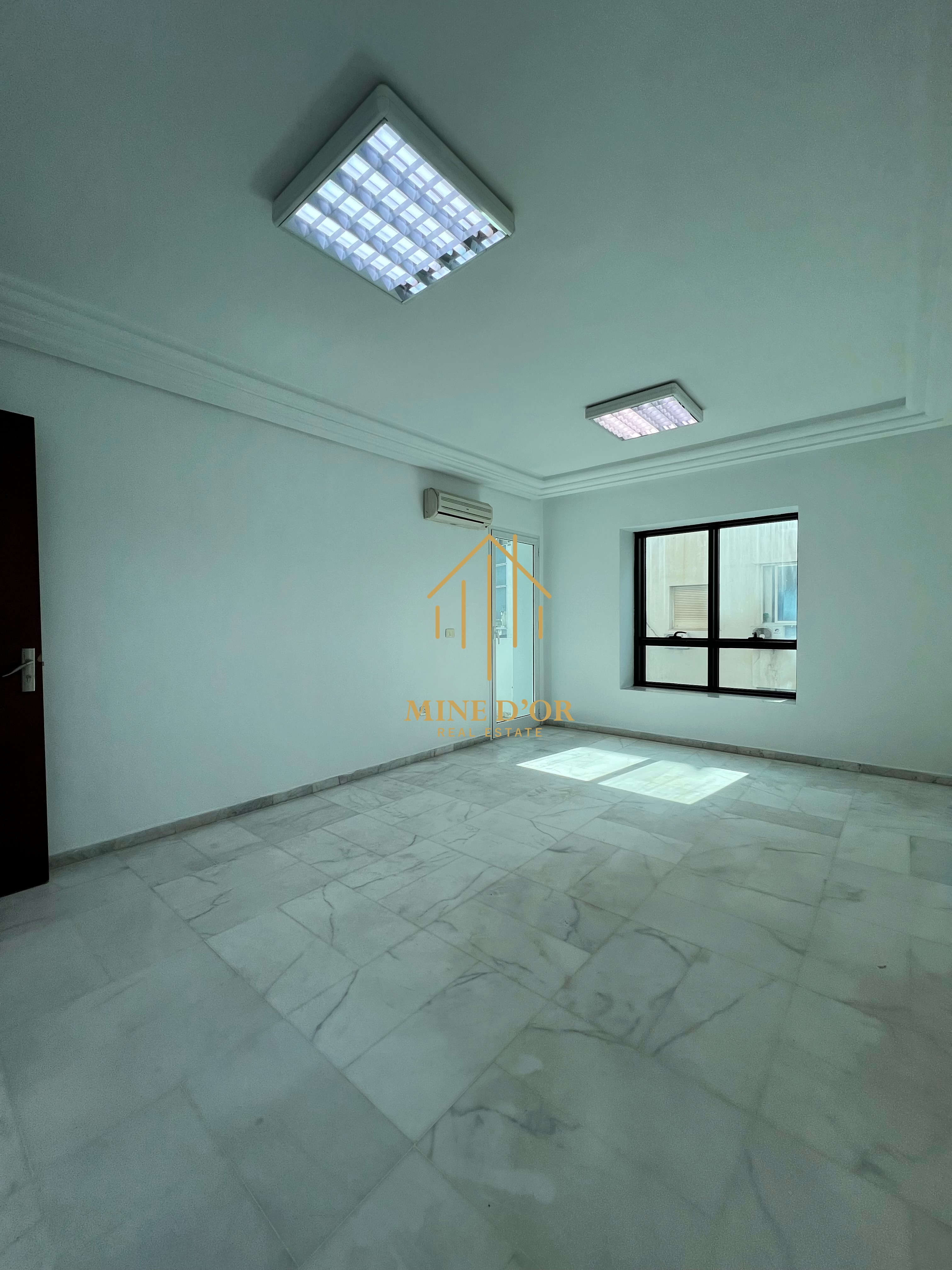 Bab Bhar&nbsp;Montplaisir&nbsp;Bureaux & Commerces&nbsp;Bureau&nbsp;Bureau spacieux 172m � montplaisir