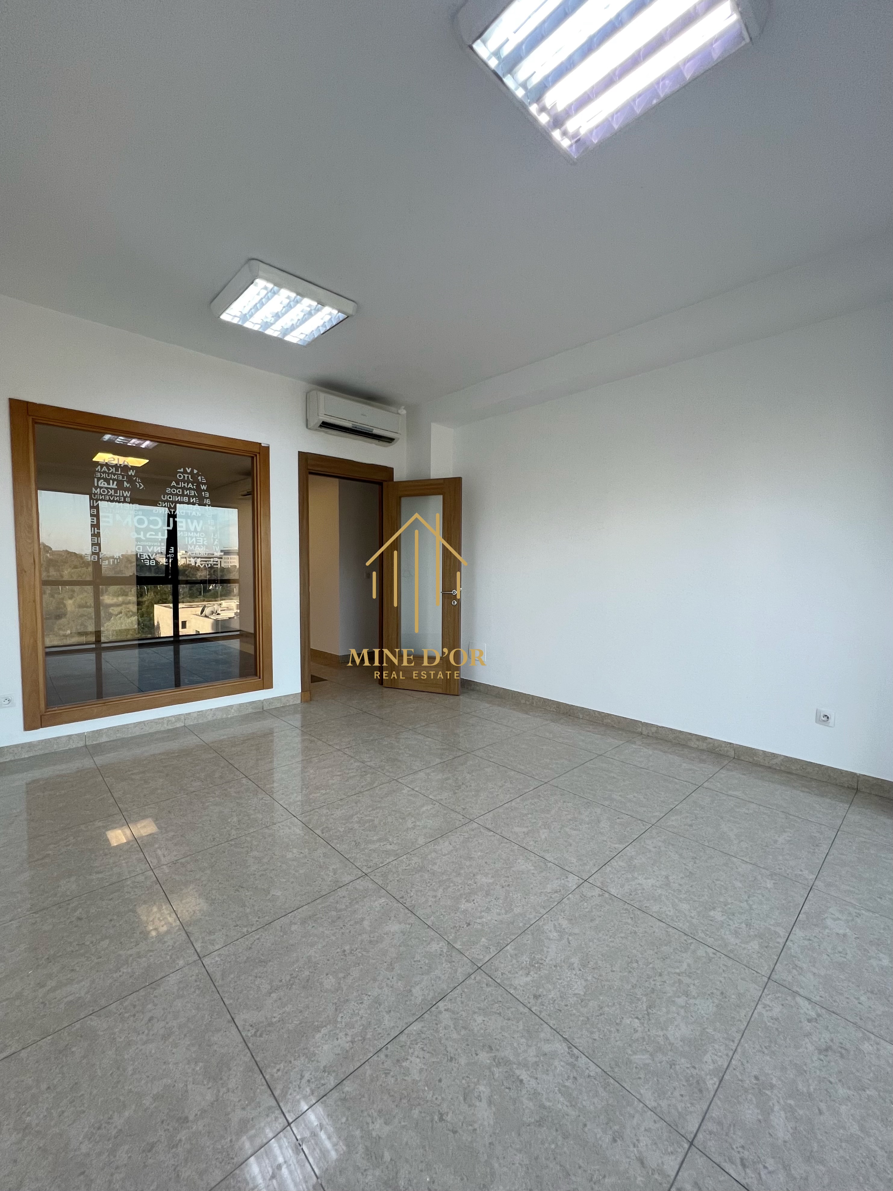 Cite El Khadra&nbsp;Zone urbaine nord&nbsp;Bureaux & Commerces&nbsp;Bureau&nbsp;Bureau h3 avec vue d�gag� au centre urbain