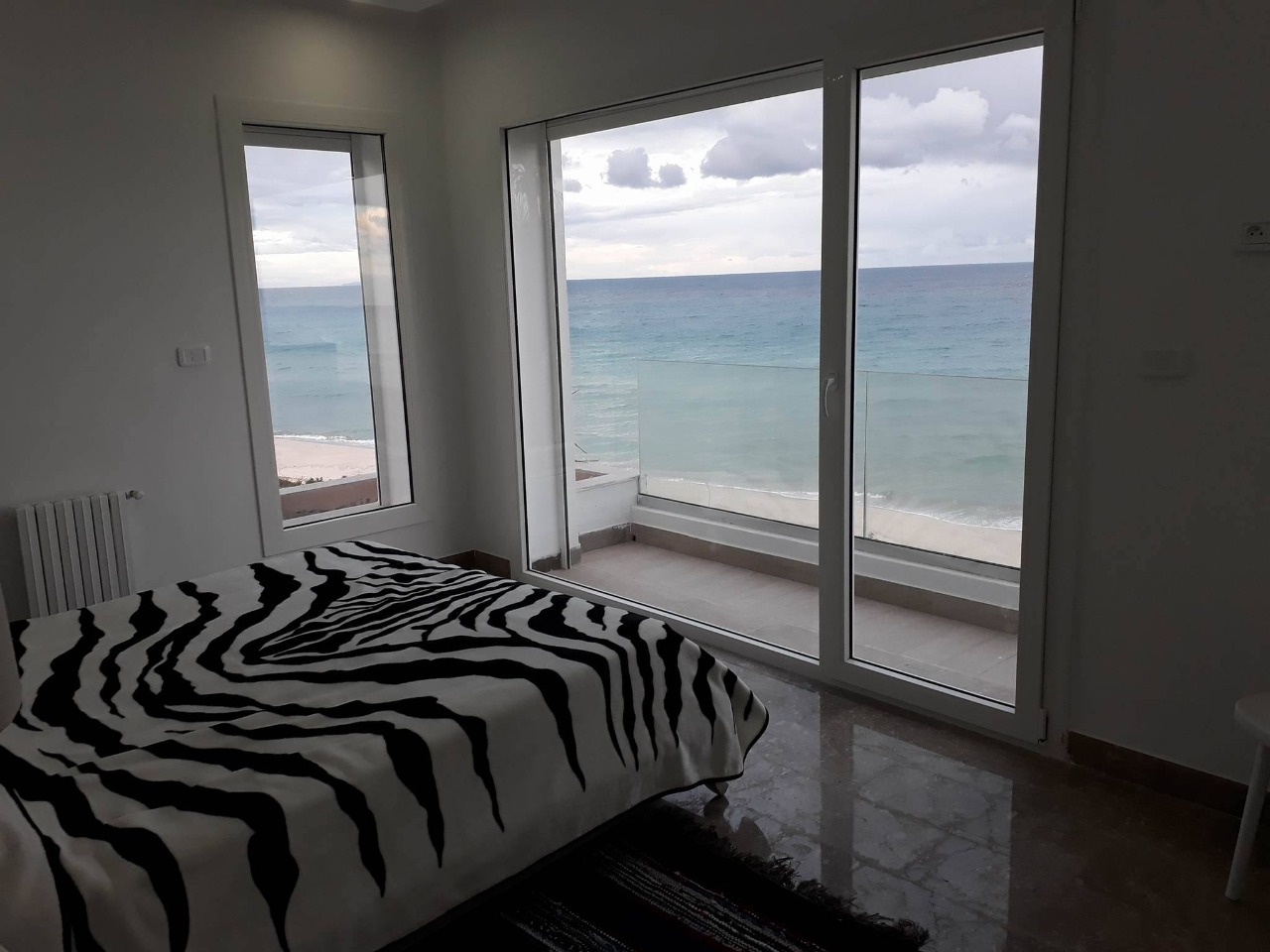 Akouda&nbsp;Chatt Meriem&nbsp;Location vacances&nbsp;Maisons&nbsp;Superbe villa meubl�e pieds ds l'eau plus piscine