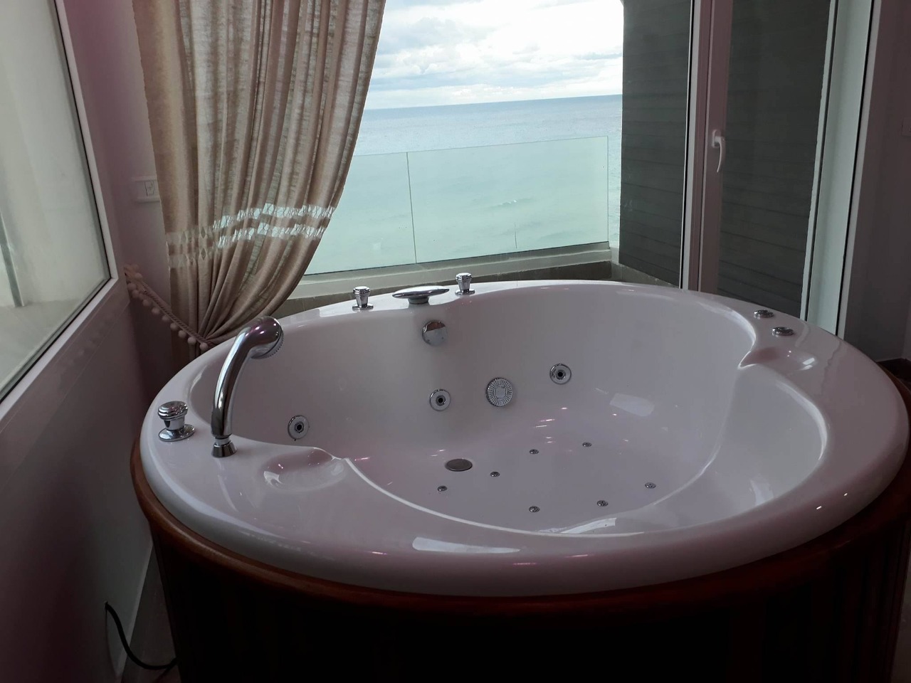 Akouda&nbsp;Chatt Meriem&nbsp;Location vacances&nbsp;Maisons&nbsp;Superbe villa meubl�e pieds ds l'eau plus piscine