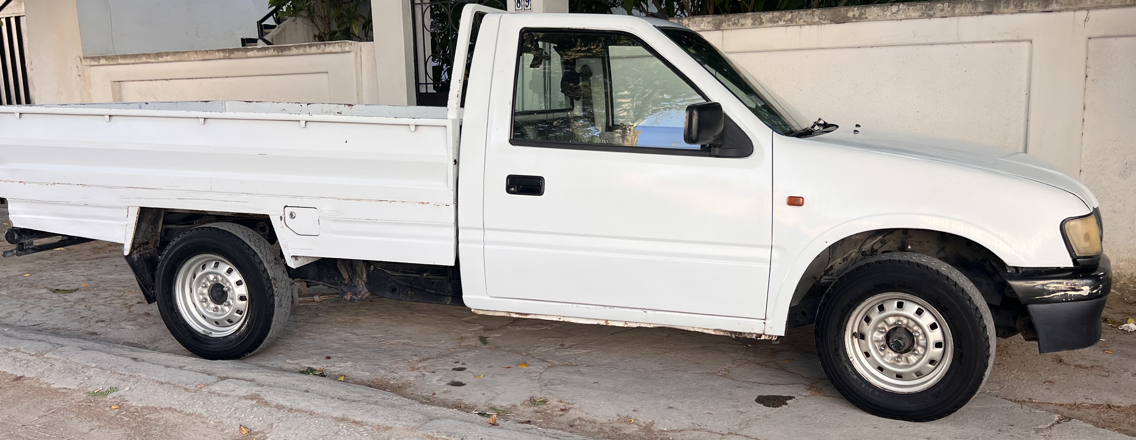 Beja Sud&nbsp;Sidi Frej&nbsp;Isuzu&nbsp;D-Max&nbsp;Isuzu s�rie 94 1�re main 10 cv tr�s bon �tat