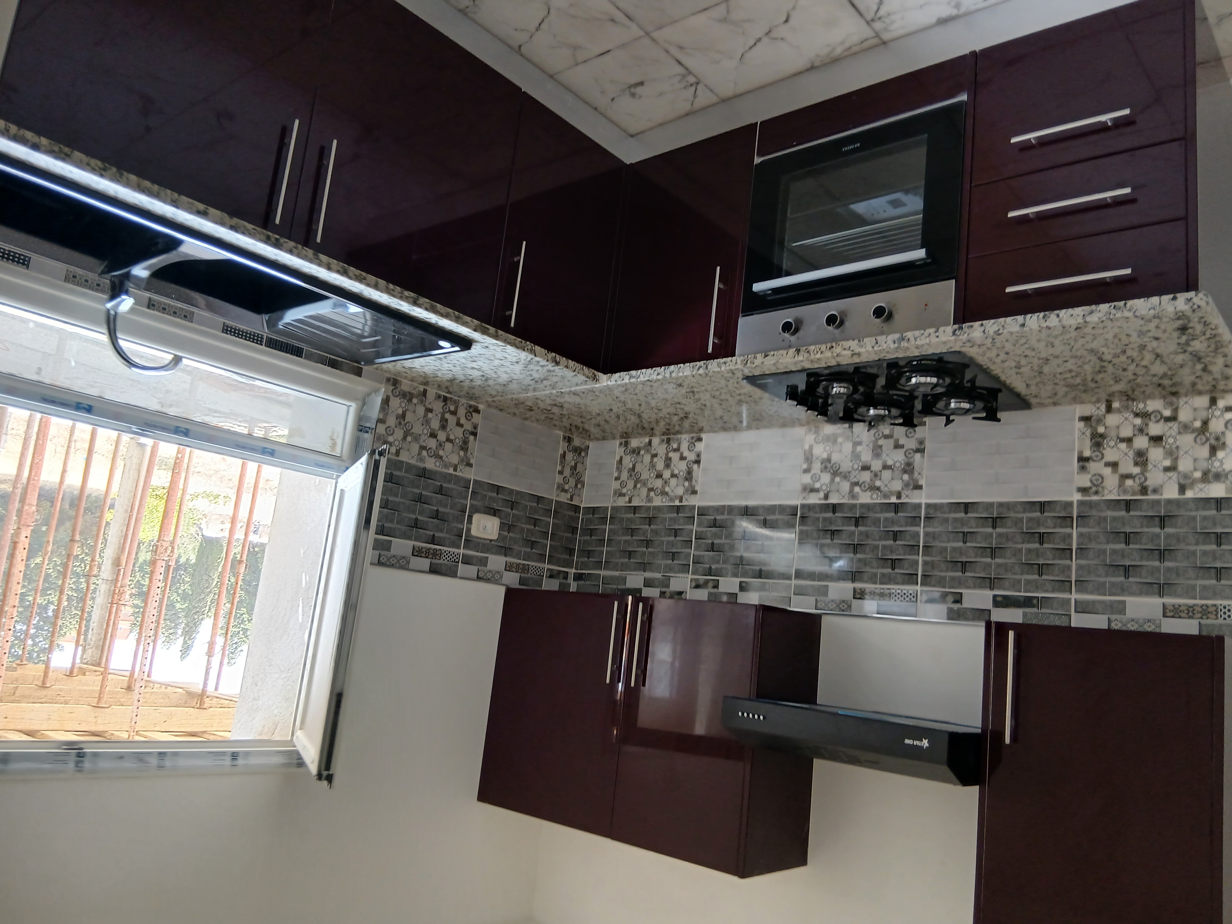 Akouda&nbsp;Chatt Meriem&nbsp;Vente&nbsp;Appart. 4 pi�ces&nbsp;Immeuble r2 surfaces500m2 composer 3 apparts
