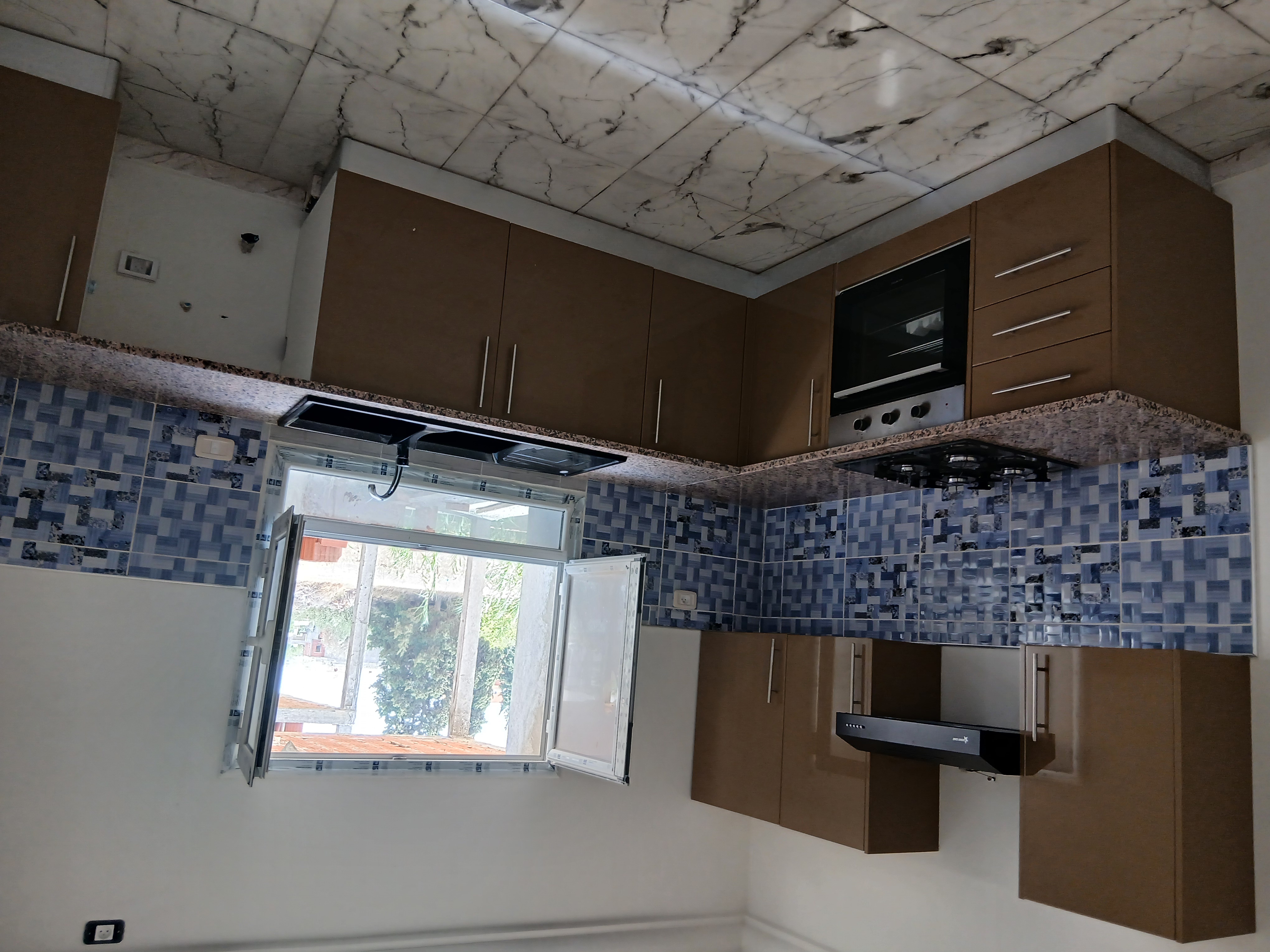 Akouda&nbsp;Chatt Meriem&nbsp;Vente&nbsp;Appart. 4 pi�ces&nbsp;Immeuble r2 surfaces500m2 composer 3 appart