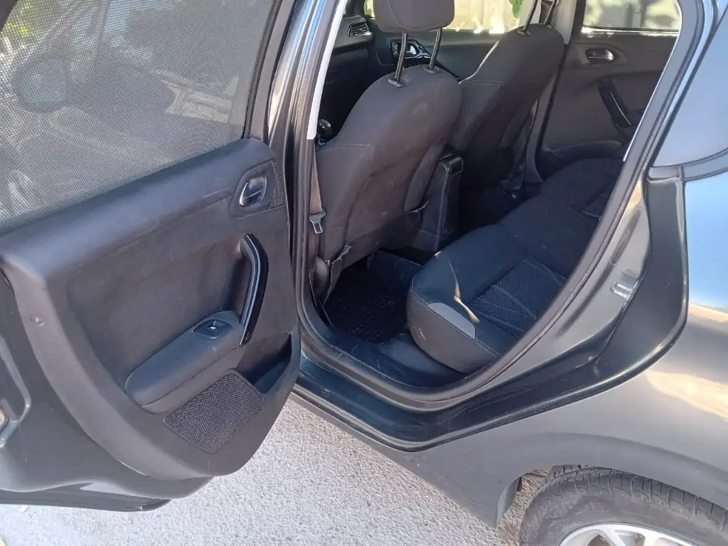Ain Zaghouan&nbsp;Jardins de Carthage&nbsp;Peugeot&nbsp;208&nbsp;208 excellente etat