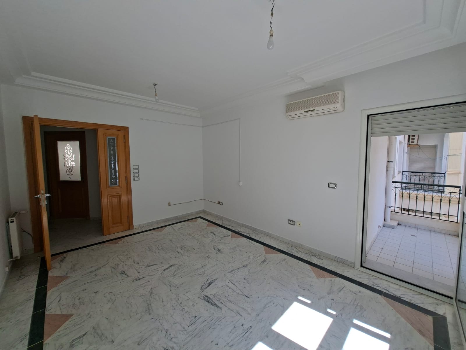 Cite El Khadra&nbsp;Zone urbaine nord&nbsp;Location&nbsp;Appart. 3 pi�ces&nbsp;Bureau s plus 2 au centre urbain nord