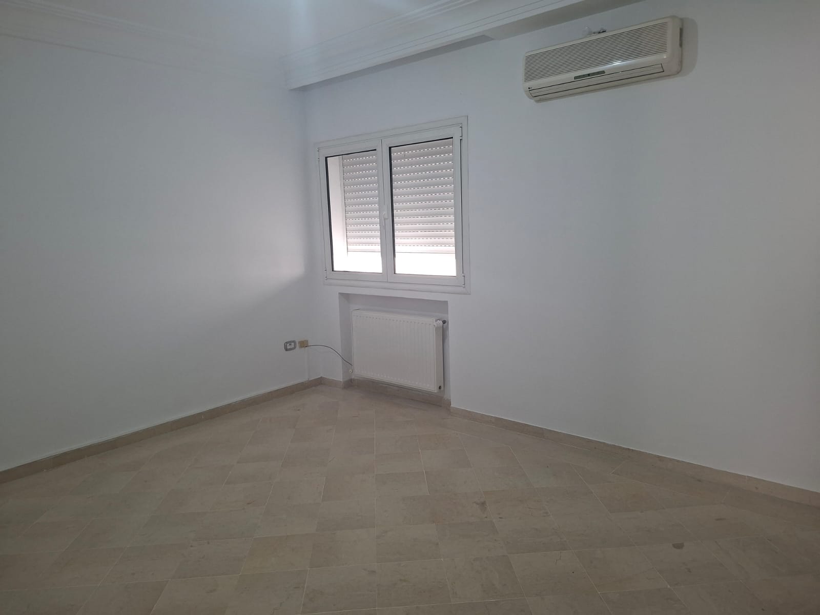 Cite El Khadra&nbsp;Zone urbaine nord&nbsp;Location&nbsp;Appart. 3 pi�ces&nbsp;Bureau s plus 2 au centre urbain nord