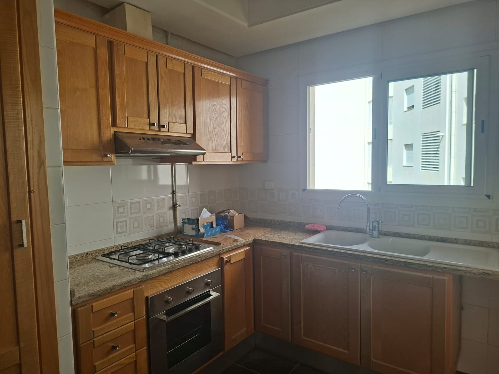 Cite El Khadra&nbsp;Zone urbaine nord&nbsp;Location&nbsp;Appart. 3 pi�ces&nbsp;Bureau s plus 2 au centre urbain nord