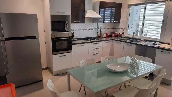 Mnihla&nbsp;Jardins d'el Menzah&nbsp;Location&nbsp;Appart. 4 pi�ces&nbsp;S3 meuble 2700 d jardins del menzah 2