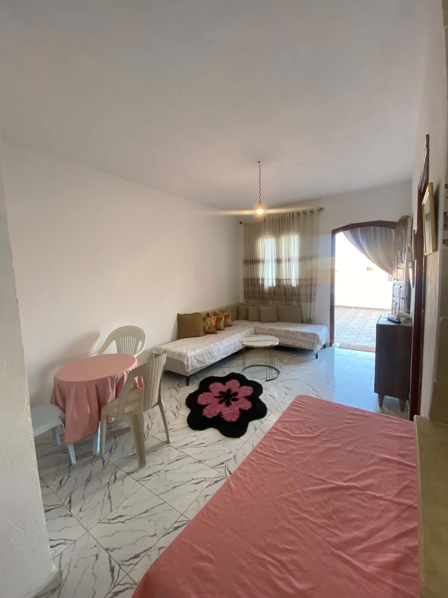 La Marsa&nbsp;Cite Bhar Lazreg&nbsp;Location&nbsp;Appart. 1 pi�ce&nbsp;Studio s plus 1 meuble avec terasse