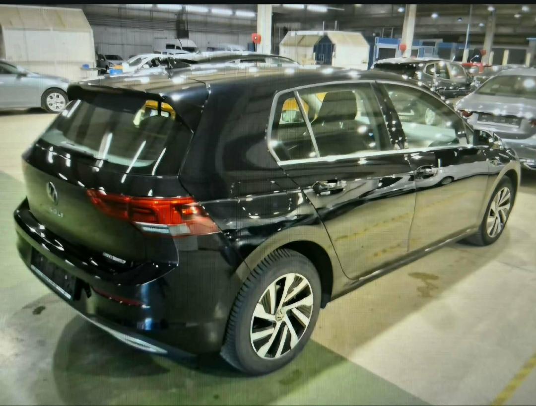 Ariana Ville&nbsp;El Menzah 8&nbsp;Volkswagen&nbsp;Autre Mod�le&nbsp;Volkswagen golf 8 ehybrid style