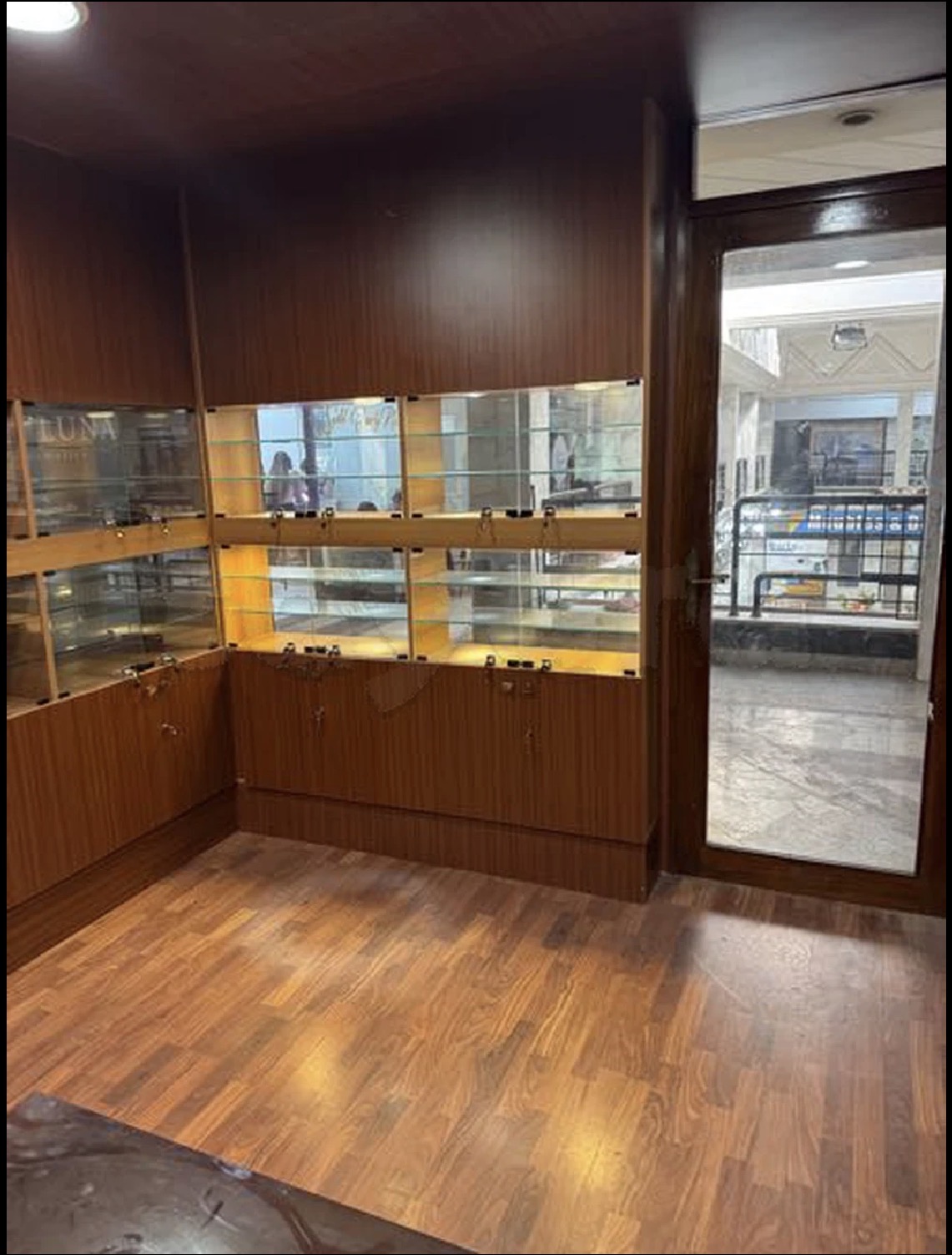 El Menzah&nbsp;El Manar 1&nbsp;Location&nbsp;Surfaces&nbsp;Joli magasin