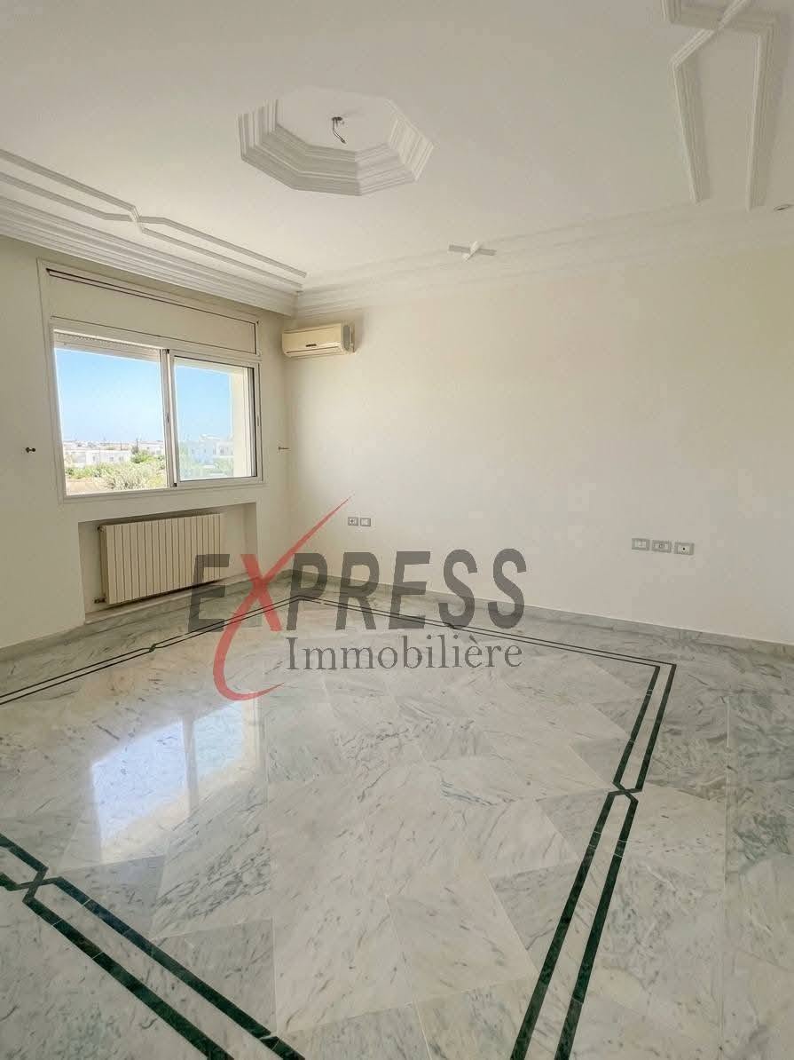 Mnihla&nbsp;Jardins d'el Menzah&nbsp;Location&nbsp;Duplex&nbsp;Une villa s4 haut standing avec garage et studio