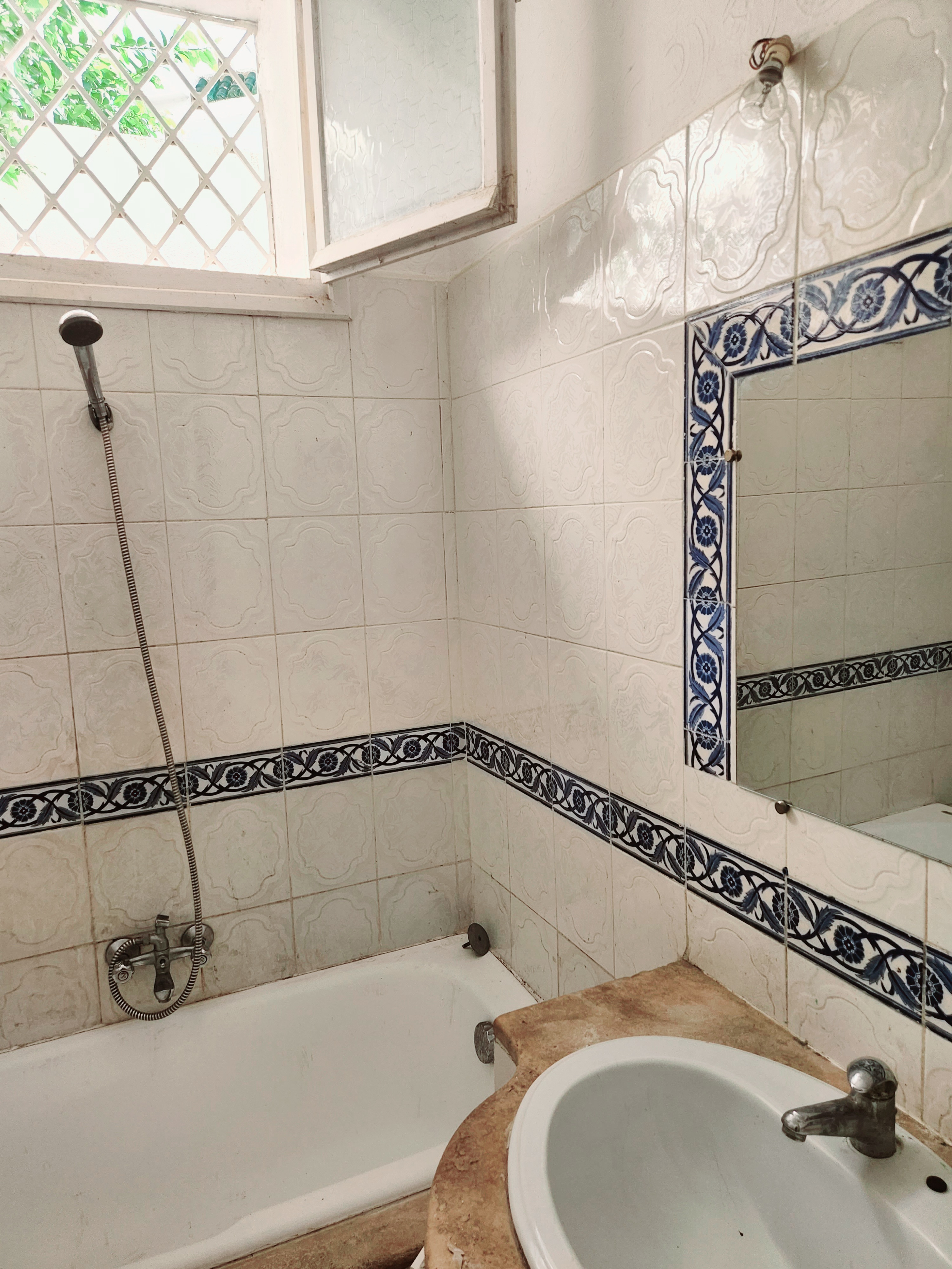 Rades&nbsp;Rades Medina&nbsp;Location&nbsp;Appart. 4 pi�ces&nbsp;Rez de jardin