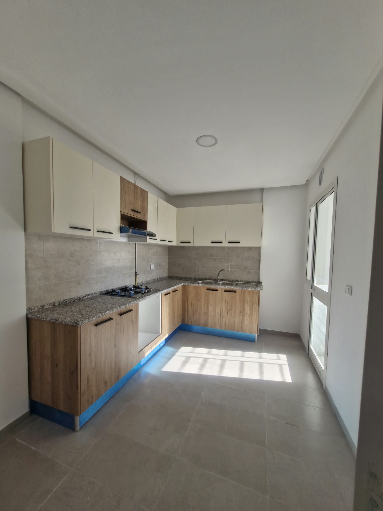 La Soukra&nbsp;Borj Louzir&nbsp;Location&nbsp;Appart. 2 pi�ces&nbsp;Appartement s2 r�sidence essaraya 3 borj louzir